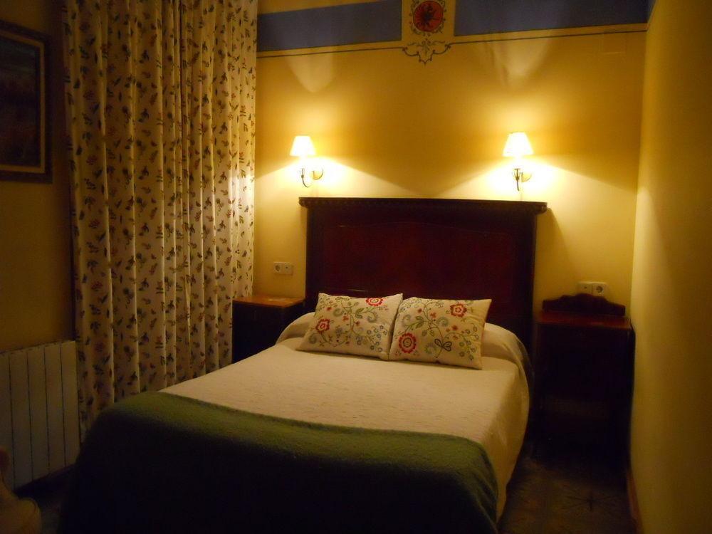 Hotel 1900 Casa Anita Requena Bagian luar foto